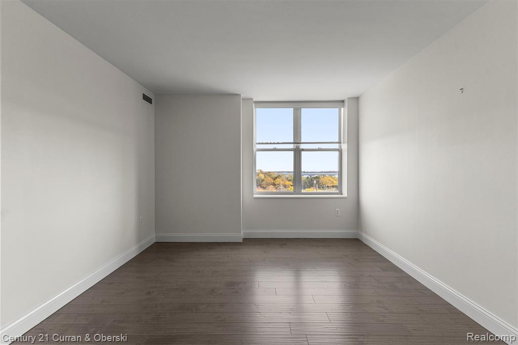 250 E Harbortown Drive, 708, Detroit, MI 48207 — Photo 22