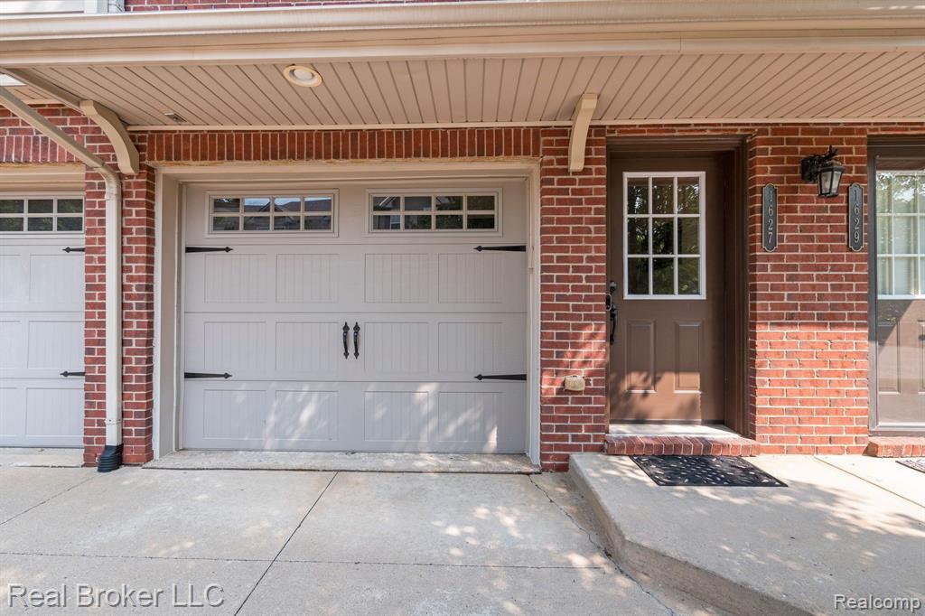 1627 RED HICKORY, Howell, MI 48855 — Photo 5