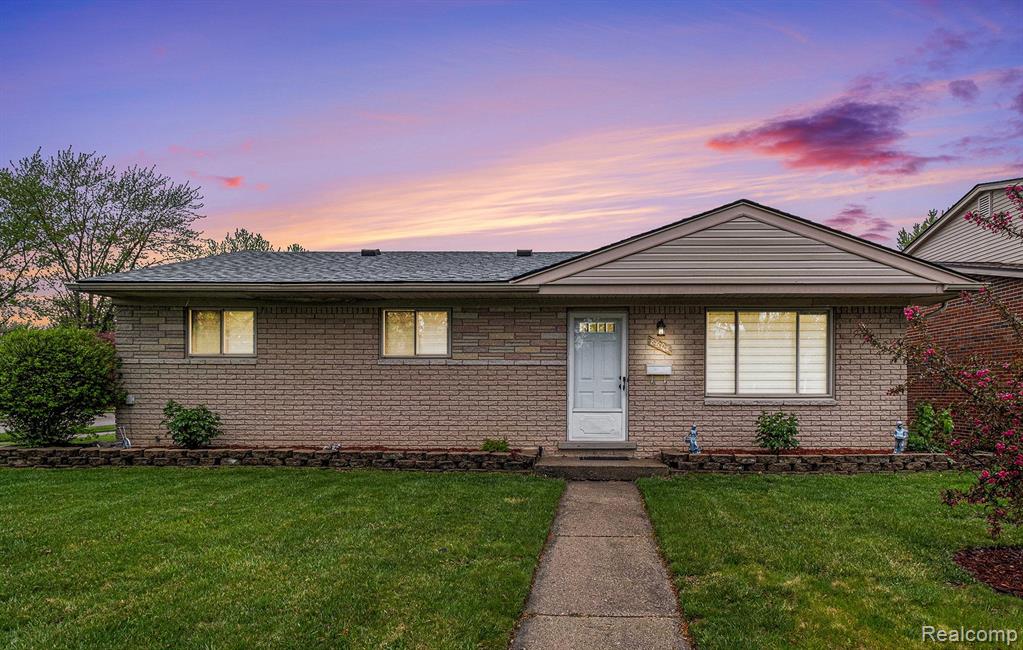 8601 INDEPENDENCE Drive, Sterling Heights, MI 48313 — front exterior