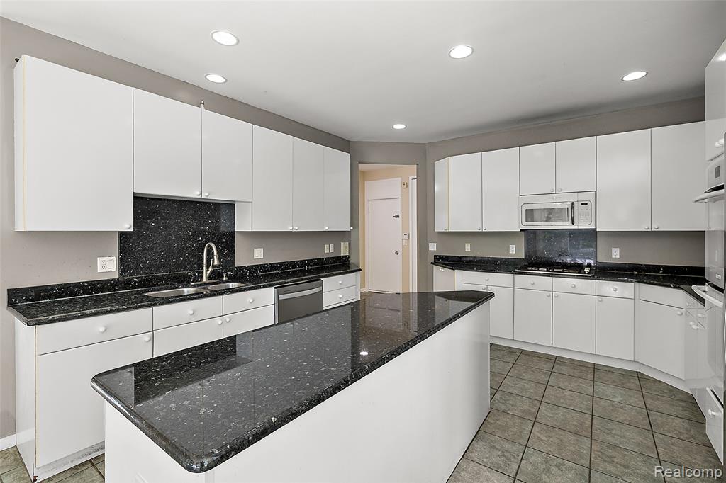 6358 Golden Lane, West Bloomfield, MI — Photo 10