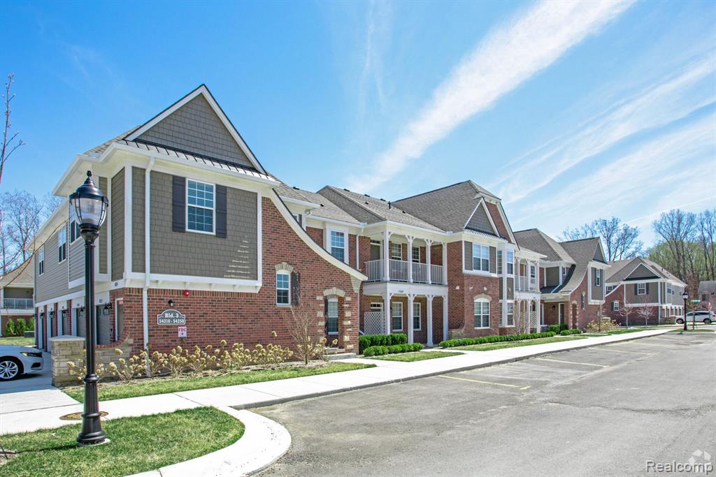 8249 Annsbury Circle, Shelby Twp, MI 48316 — Photo 2