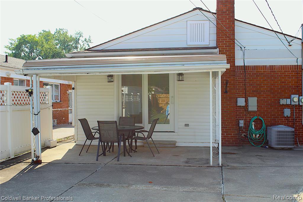 6564 Colonial Street, Dearborn Heights, MI 48127 — Photo 17