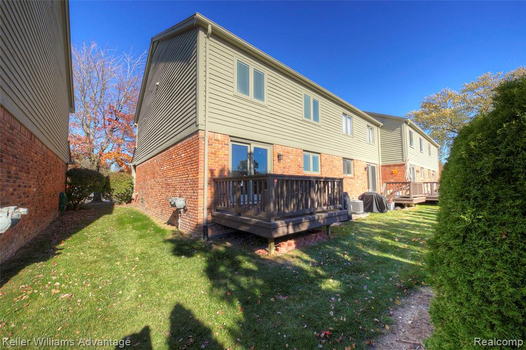 446 Oakgrove Court, Clawson, MI — Photo 47
