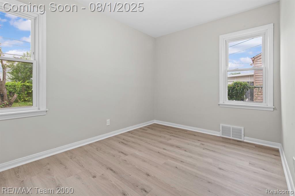 562 Mill Street, Lincoln Park, MI 48146 — Photo 12