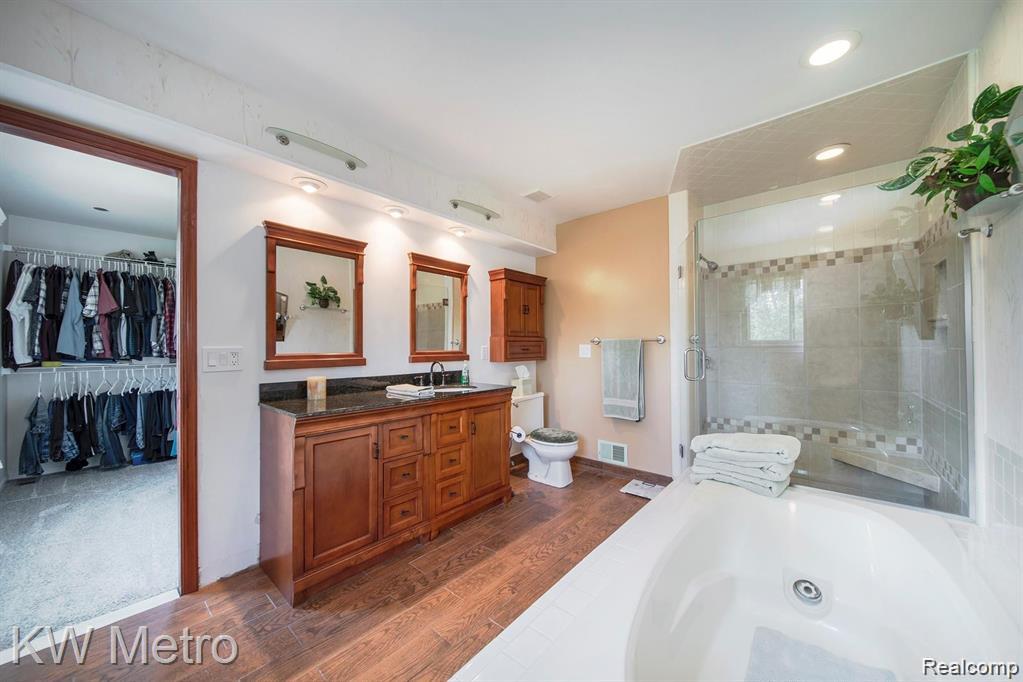 6886 Vail Court, Clarkston, MI 48348 — Photo 8