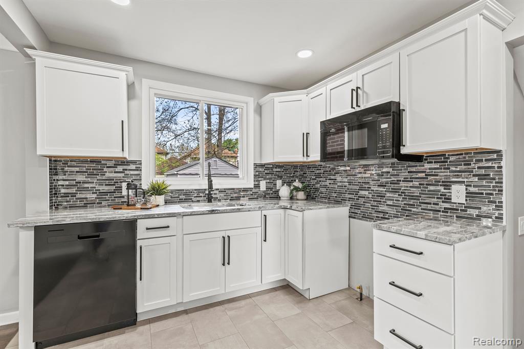 8044 E MORROW Circle, Detroit, MI 48204 — Photo 9