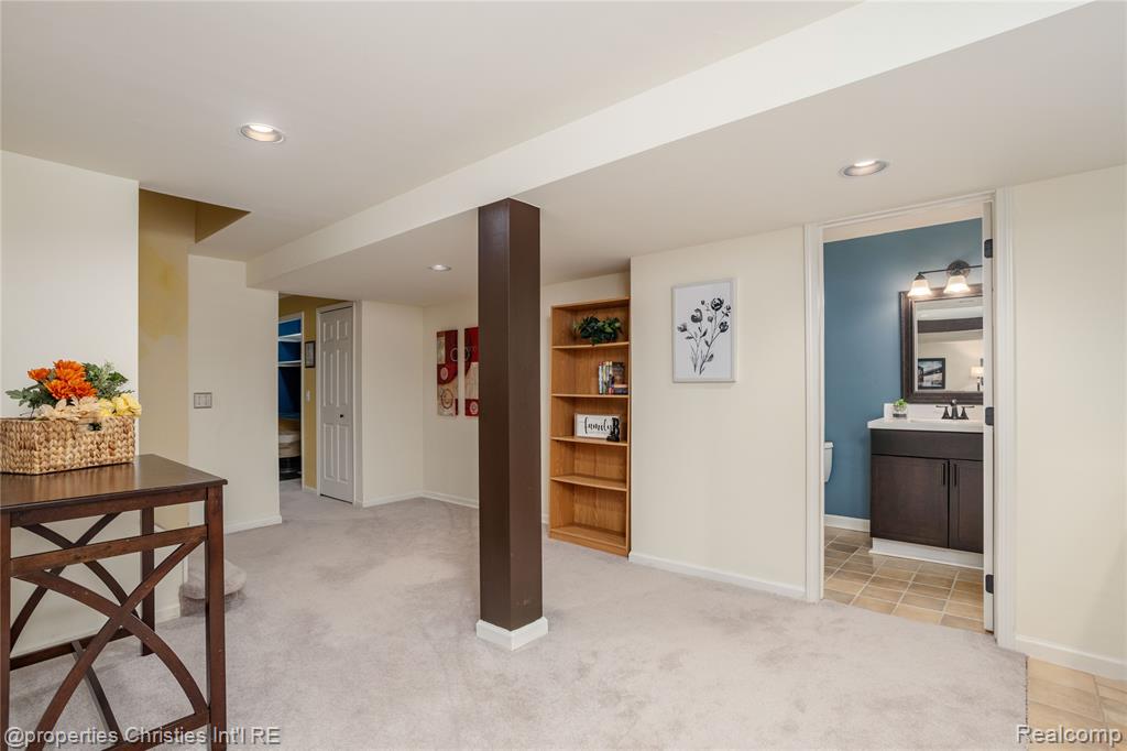 47320 Autumn Park Court, Novi, MI — Photo 40