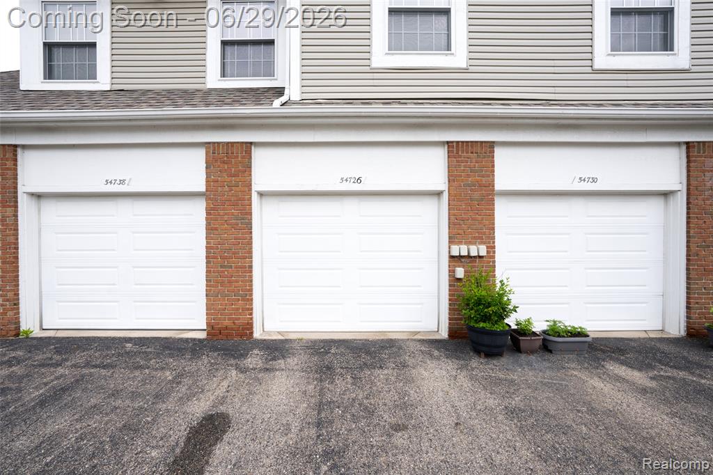 54726 Monarch Drive, Utica, MI 48316 — Photo 8