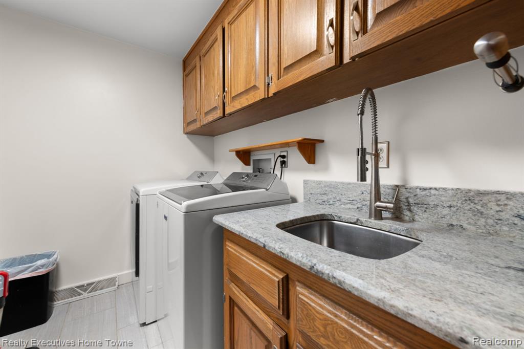 8308 Lakeshore, Burtchville, MI 48059 — Photo 38