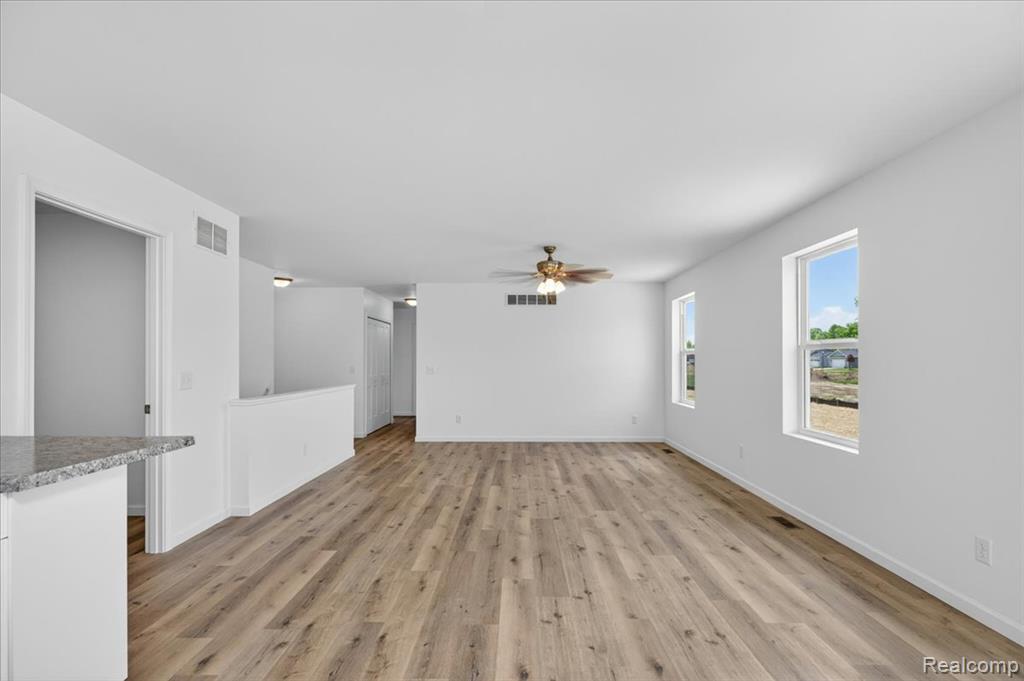 3150 Daisy Way, Burton, MI 48519 — Photo 6