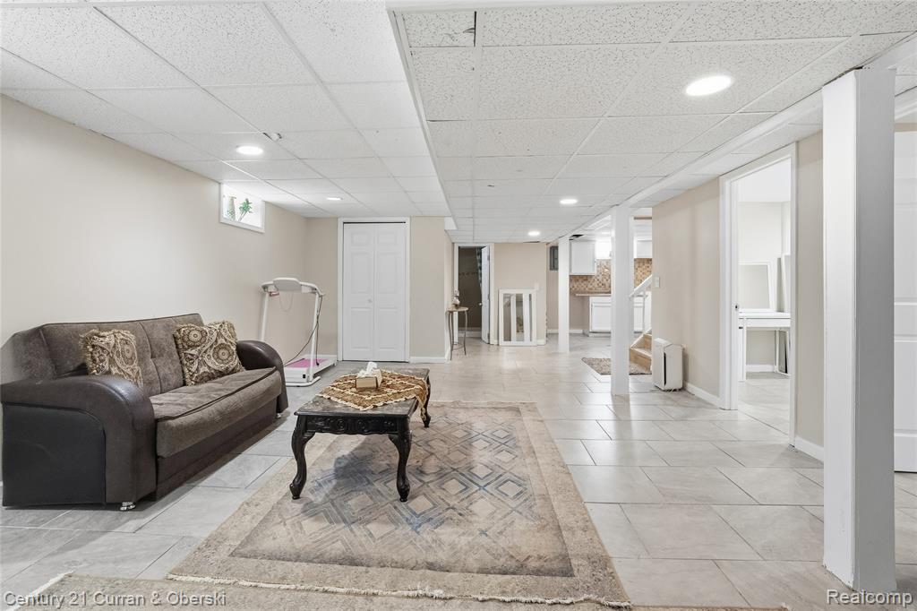 8227 Riverview Street, Dearborn Heights, MI 48127 — Photo 21