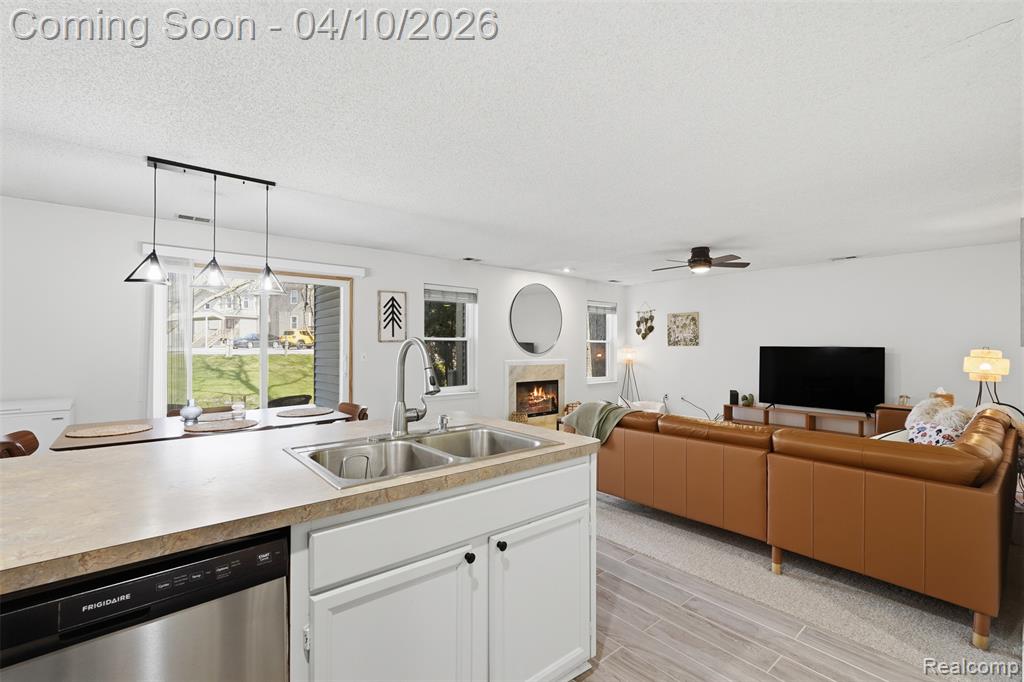 4964 Oak Hill Drive, Waterford, MI 48329 — Photo 11