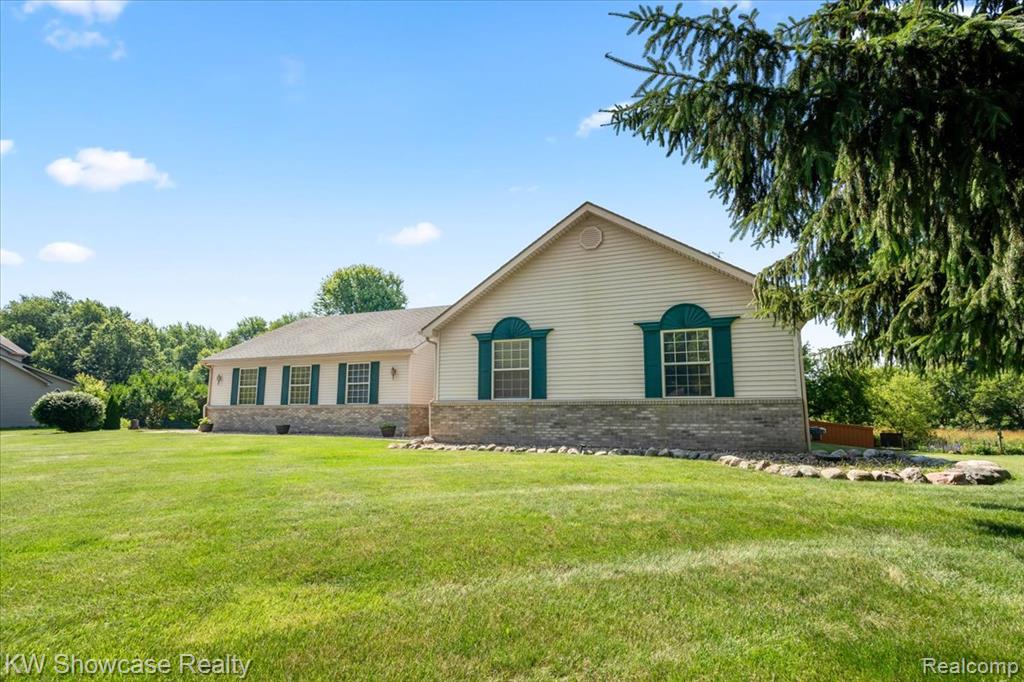 5037 Scheuners Way, Howell, MI 48843 — Photo 3