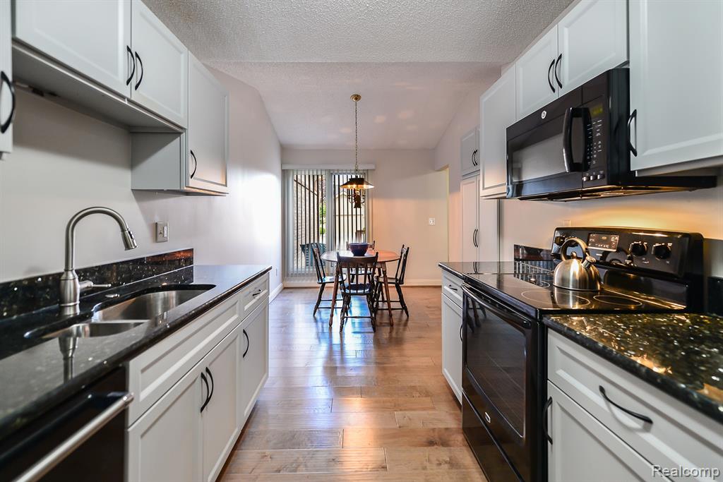 35037 Red Pine Drive, 116, Farmington Hills, MI 48335 — Photo 10