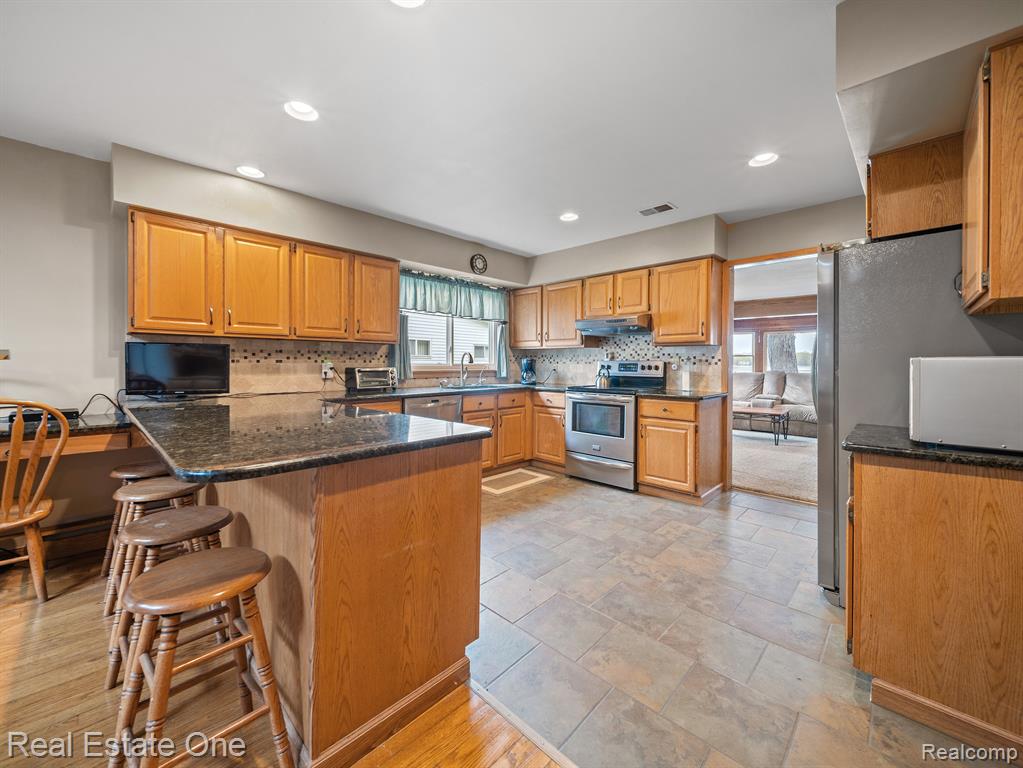 4825 Downing Drive, Pinckney, MI 48169 — Photo 9