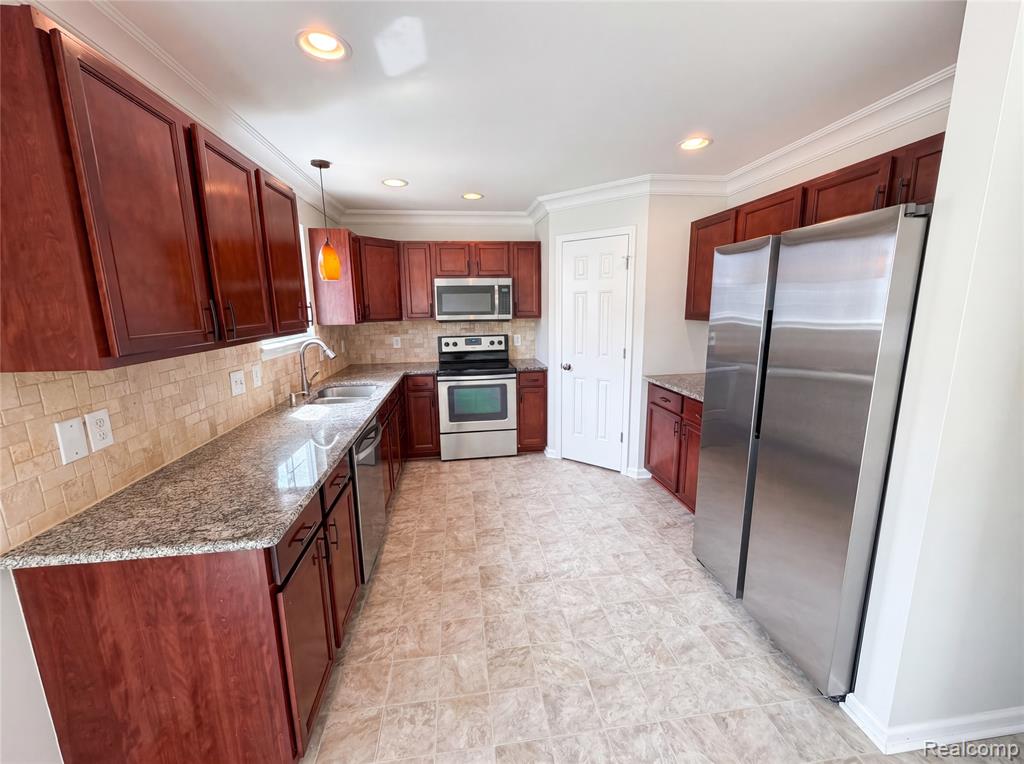 42824 Greystone Drive, Sterling Heights, MI 48313 — Photo 2