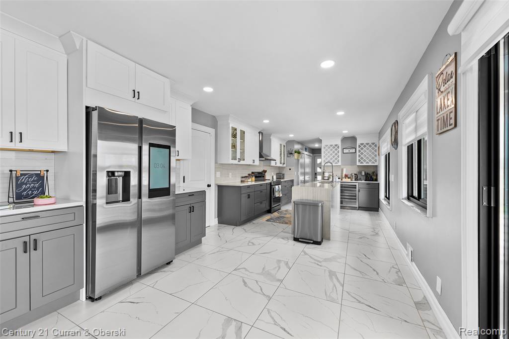 4255 Lakewood Drive, Waterford, MI 48329 — Photo 9