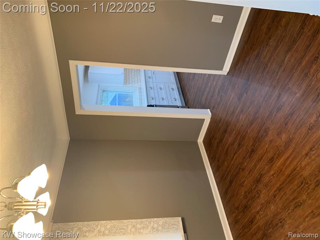 462 Algene Street, Lake Orion, MI 48362 — Photo 7
