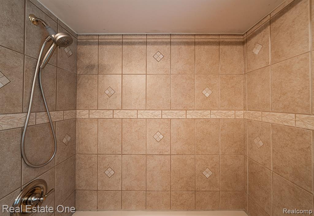 563 MILLSTONE Drive, Rochester Hills, MI 48309 — Photo 23