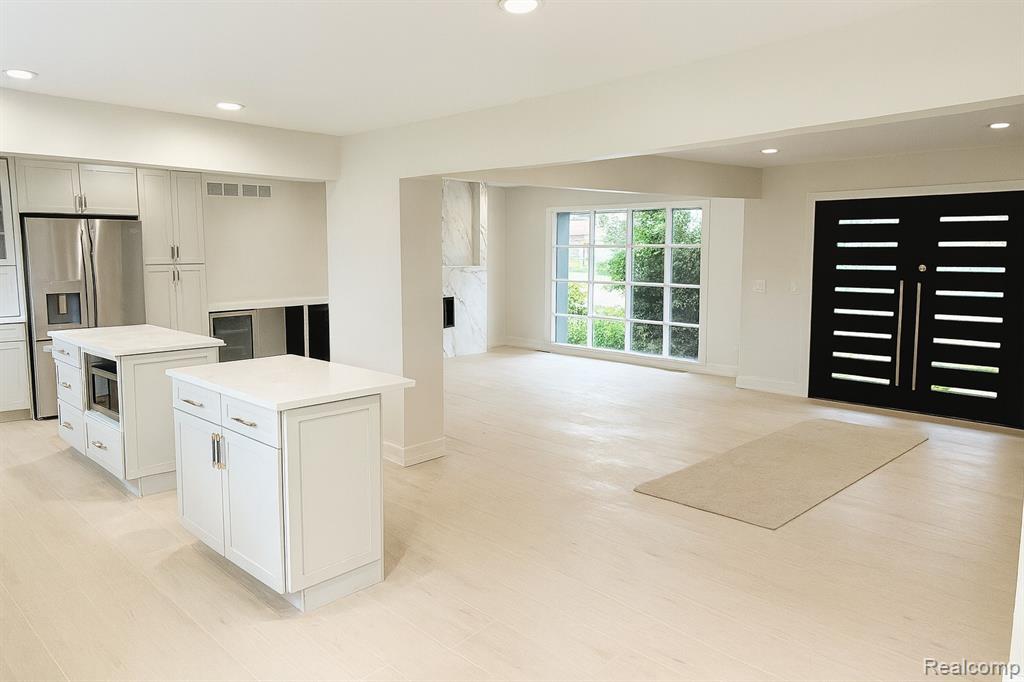 1784 Lakewood Drive, Troy, MI 48083 — Photo 9
