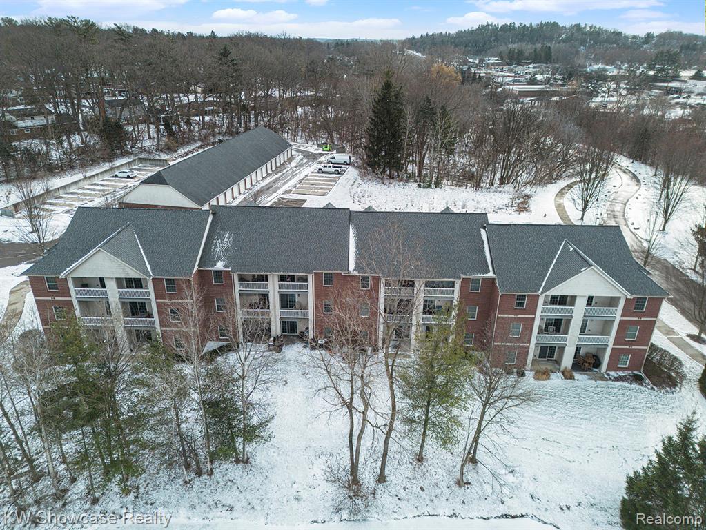 6600 Trillium Village Lane, 17, Clarkston, MI — front exterior