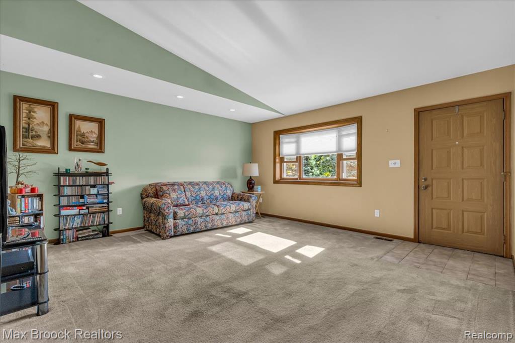 47685 Jefferson Avenue, Chesterfield, MI 48047 — Photo 5