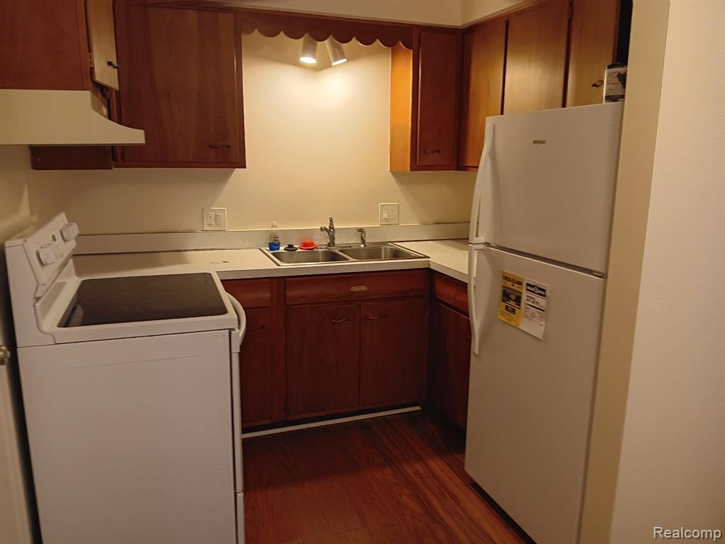 724 OCEOLA Street, Howell, MI 48843 — Photo 4