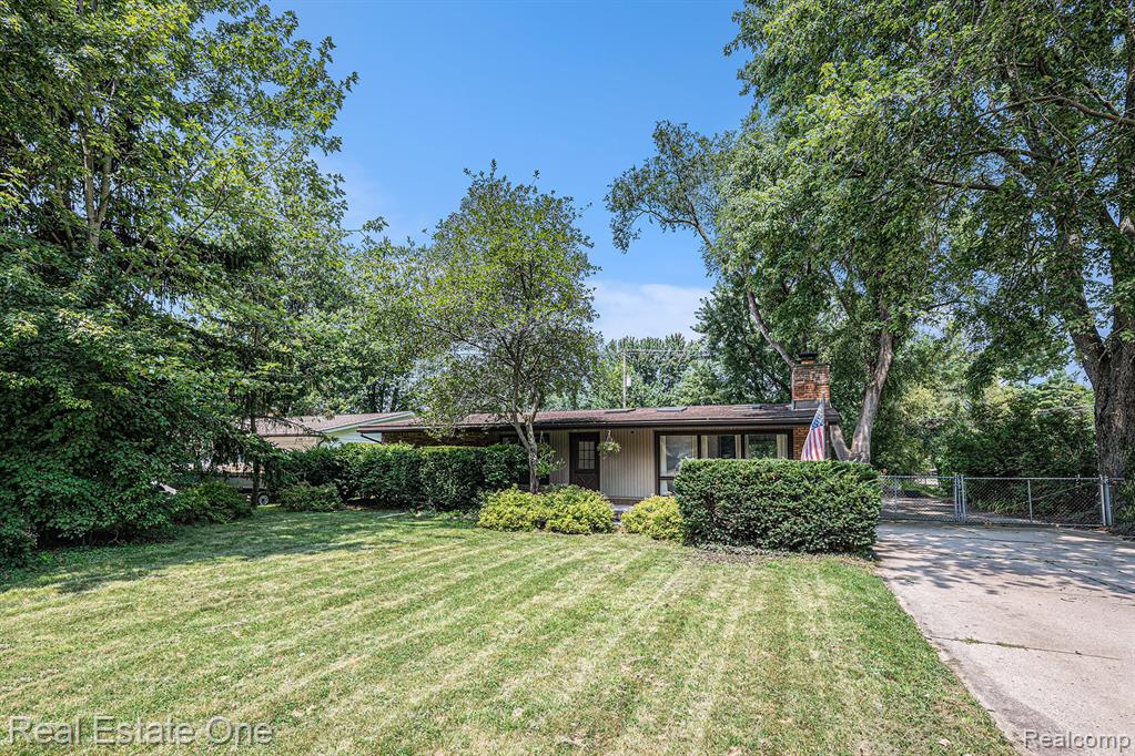 60610 Sue Street, South Lyon, MI 48178 — Photo 12