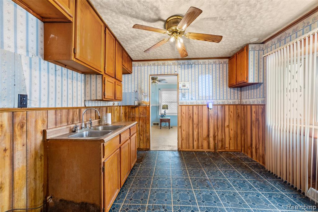 6826 Republic Avenue, Warren, MI 48091 — Photo 15