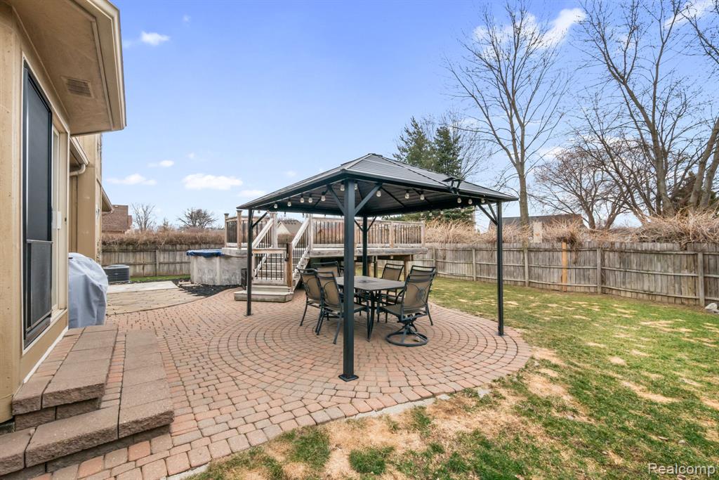 49248 Berkshire Drive, Chesterfield, MI 48047 — Photo 6