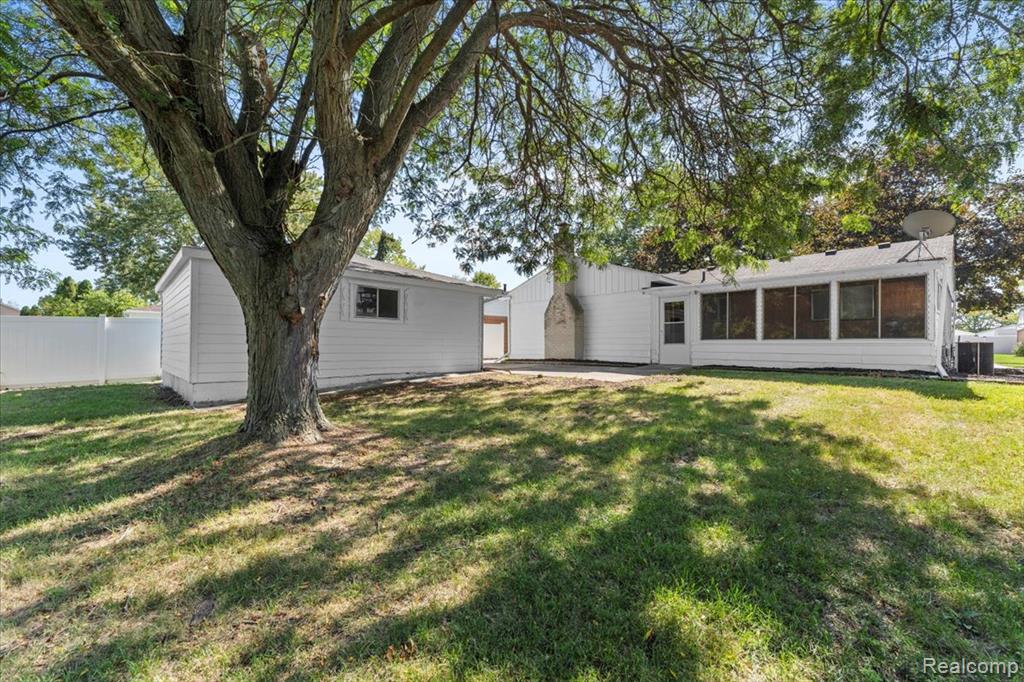 22102 Loretta Street, Woodhaven, MI 48183 — Photo 19