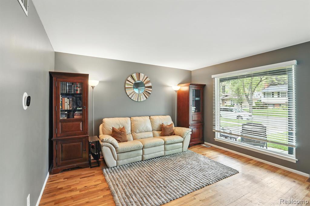 678 Shenandoah Drive, Clawson, MI — Photo 10