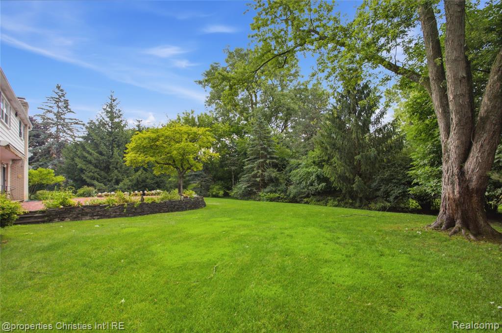7110 Paterese Drive, Bloomfield Hills, MI 48301 — Photo 44