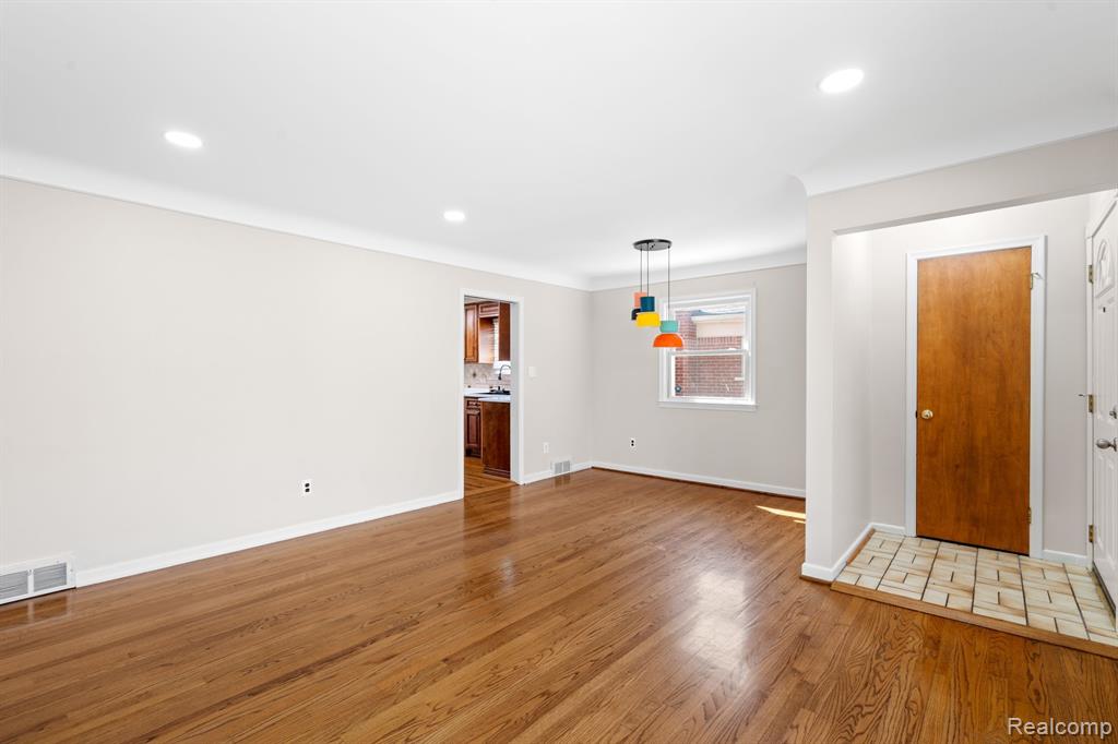 8540 ARNOLD Street, Dearborn Heights, MI 48127 — Photo 10