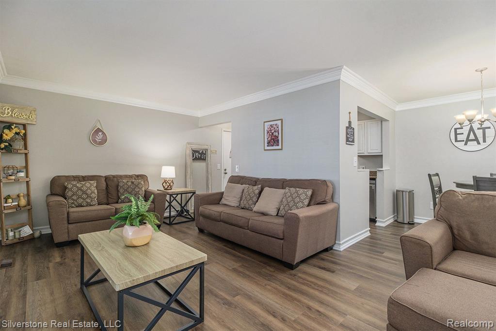 651 E FOX HILLS Drive, Bloomfield Hills, MI 48304 — Photo 5