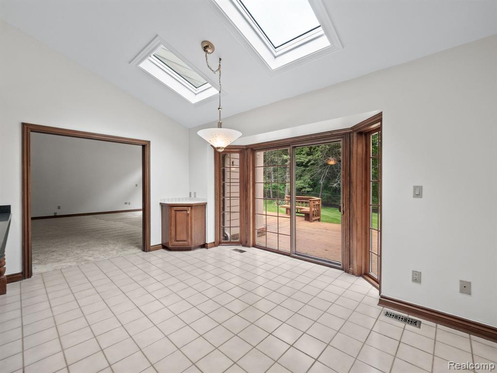 4932 SUSANS Way, Bloomfield Hills, MI 48302 — Photo 18