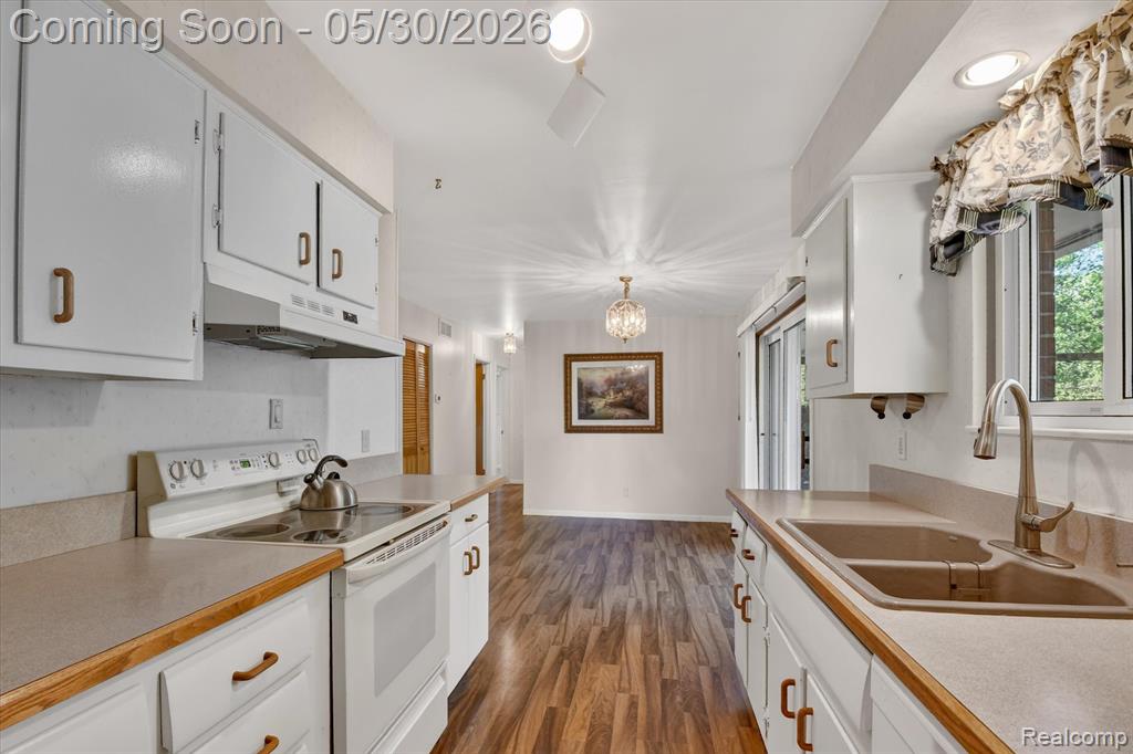 721 Robbinann Drive, Waterford, MI 48328 — Photo 15