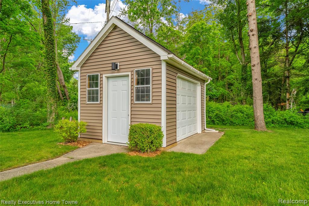 2640 Huckleberry Lane, Port Huron, MI 48060 — Photo 42