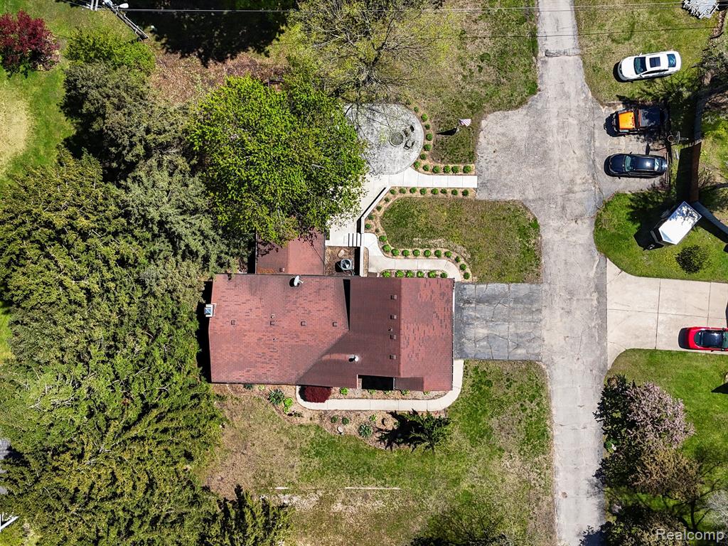 579 S HOSPITAL Road, Waterford, MI 48327 — Photo 46
