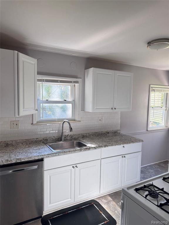 949 W FARNUM Avenue, Madison Heights, MI 48071 — Photo 11