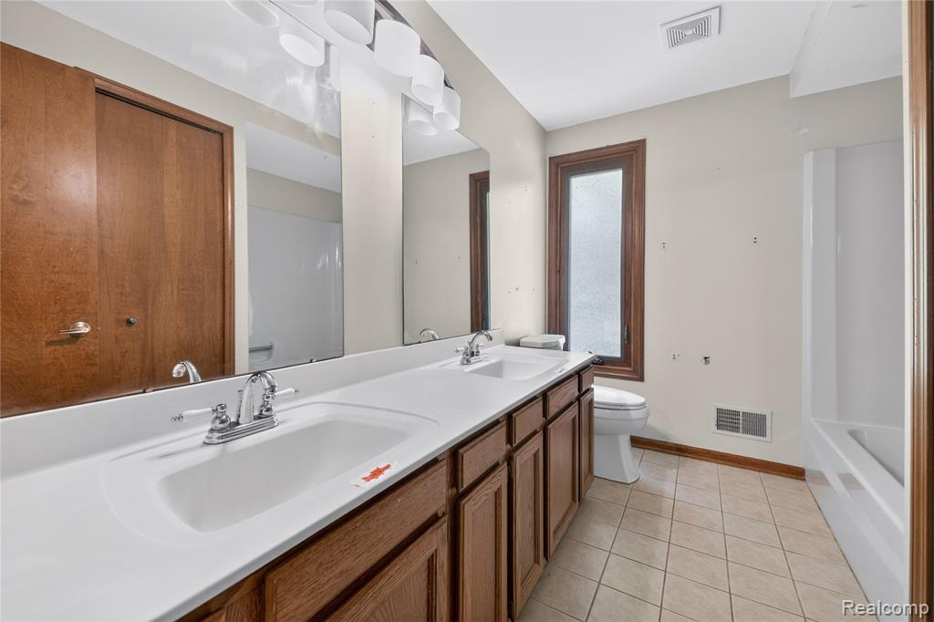 8027 Berkshire Drive, Grosse Ile, MI 48138 — Photo 31