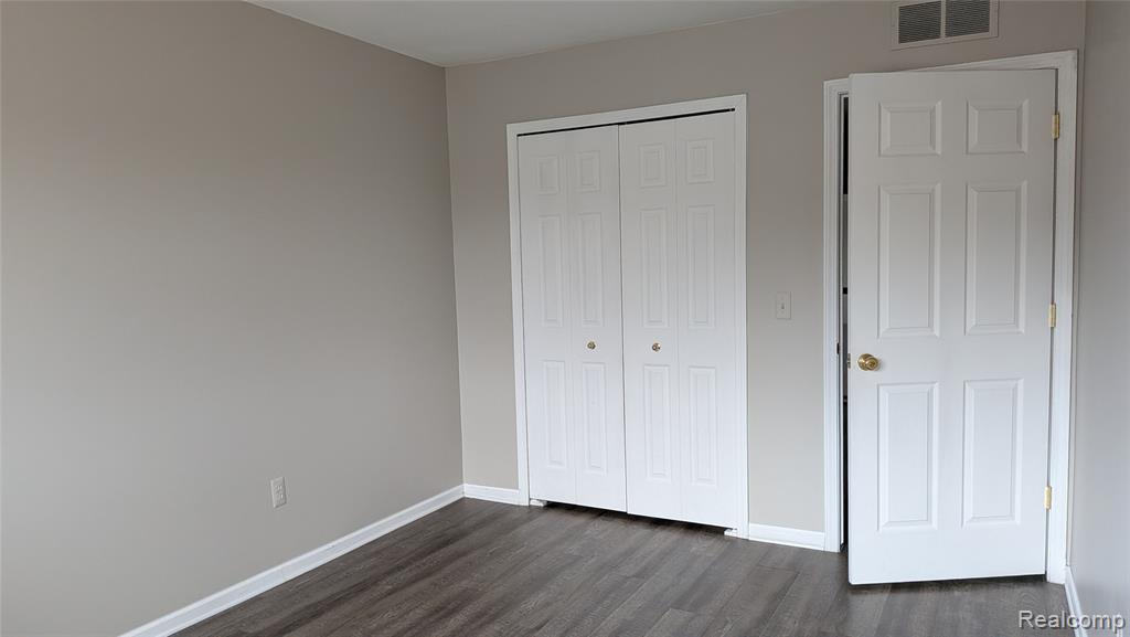 413 VILLAGE Drive, Walled Lake, MI 48390 — Photo 36