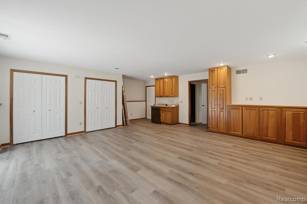 5849 Whispering Oaks Drive, Howell, MI 48855 — Photo 18