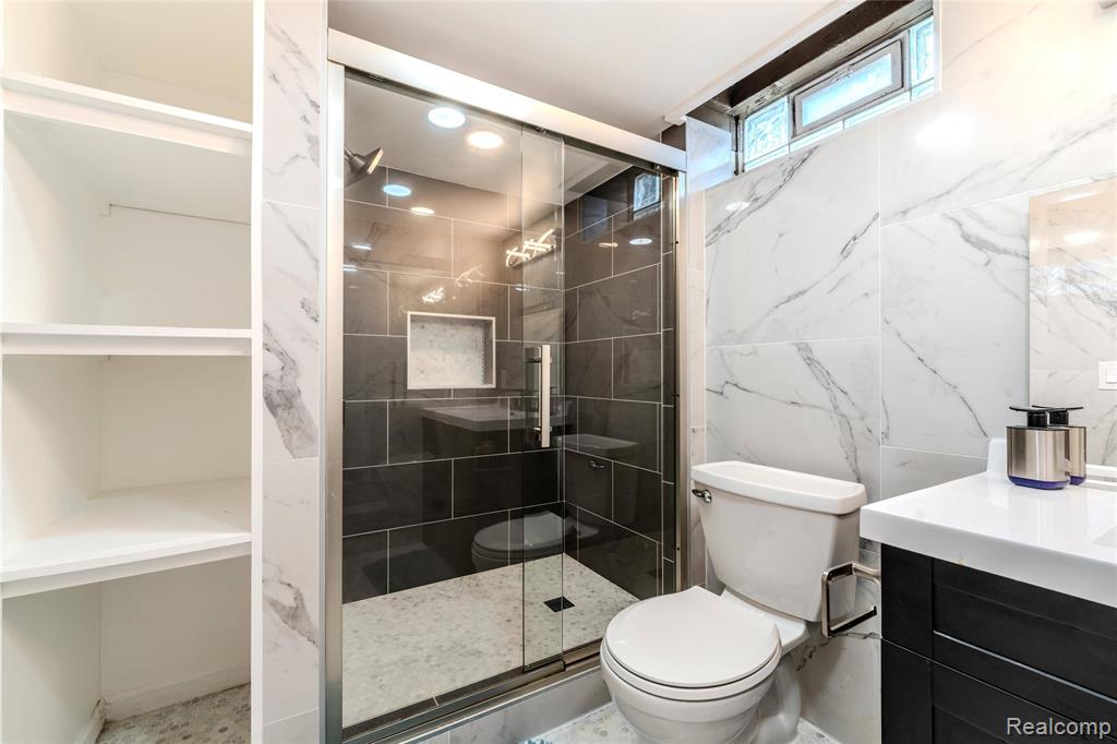 16991 Kirkshire Avenue, Beverly Hills, MI 48025 — Photo 21