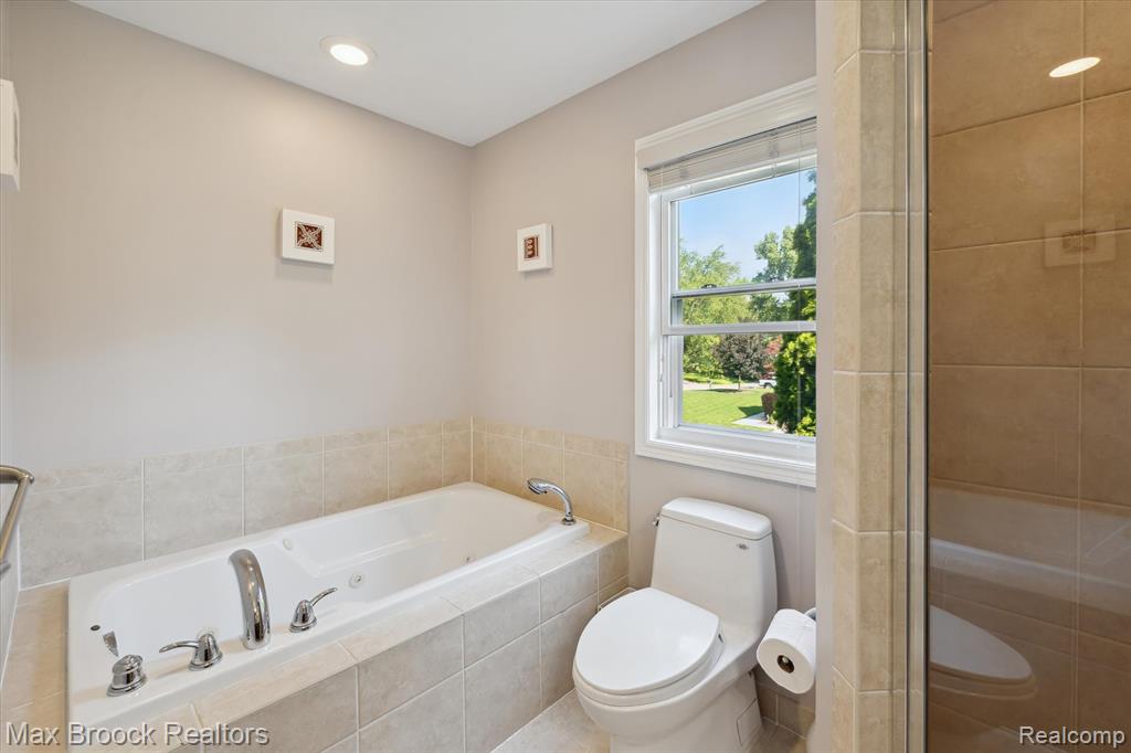 5745 Eastman Boulevard, West Bloomfield, MI 48323 — Photo 27