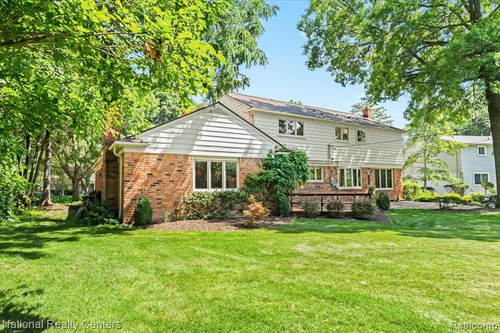 4258 WESTOVER Drive, West Bloomfield, MI 48323 — Photo 4