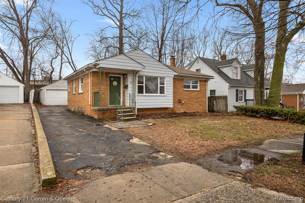 304 Draper Avenue, Pontiac, MI 48341 — front exterior