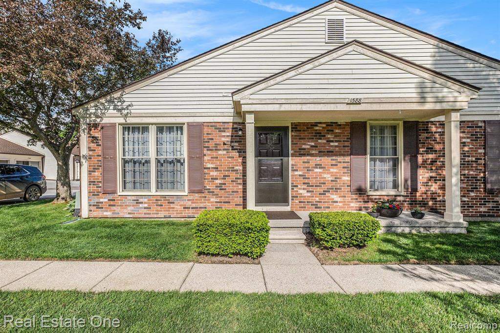 1588 DOVER Hill S, Walled Lake, MI 48390 — Photo 24