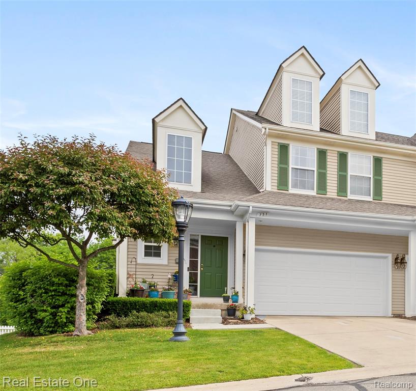731 E Bluff Court, Rochester Hills, MI 48307 — Photo 2