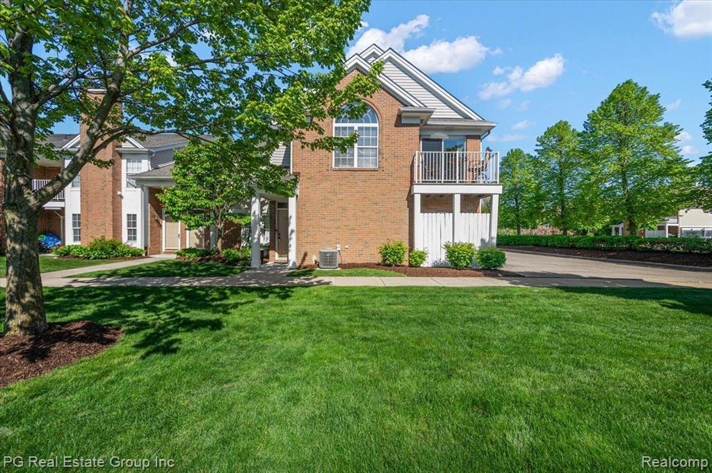 46104 BALDWIN Drive, Macomb, MI 48044 — Photo 2